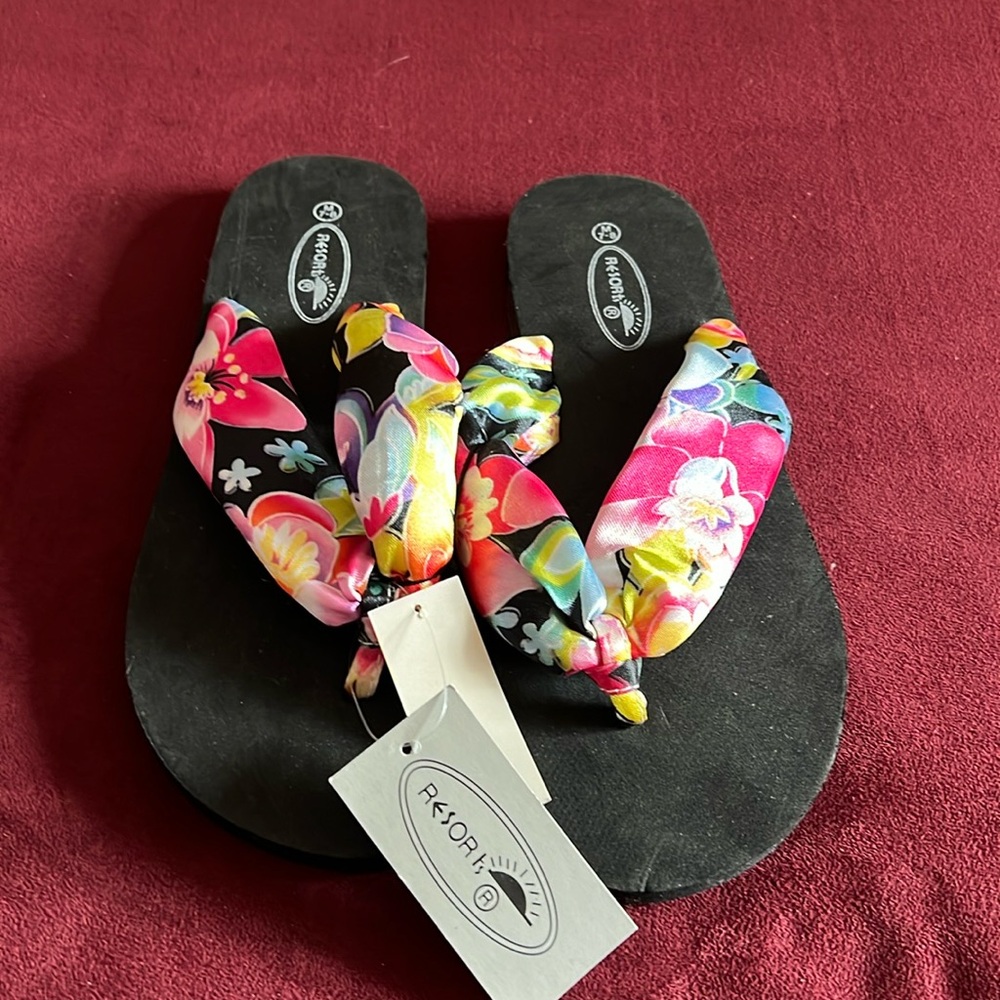 NWT Silky thong sandals